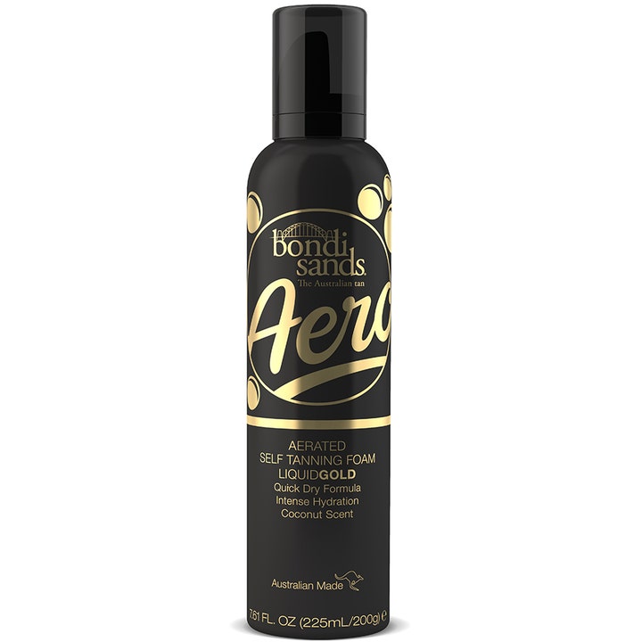 Bondi Sands Aero Liquid Gold 225 ml kosteuttava itseruskettava vaahto mustassa pullossa kultaisilla yksityiskohdilla.
