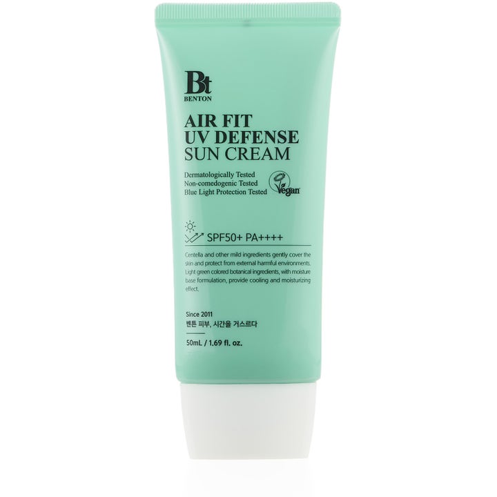Benton Air Fit UV Defense Sun Cream 50 ml rauhoittava aurinkovoide vaaleanvihreässä tuubissa valkoisella korkilla.