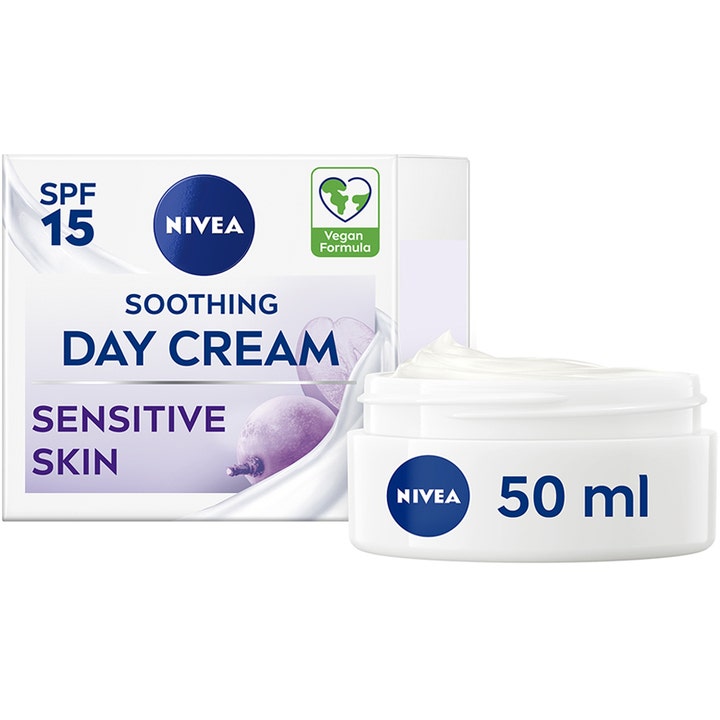 Nivea Soothing Day Cream 50 ml rauhoittava päivävoide herkälle iholle valkoisessa purkissa ulkopakkauksen edessä.