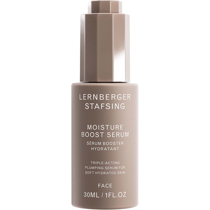Lernberger Stafsing Moisture Boost Serum 30 ml kosteuttava seerumi mattapintaisessa beigessä pullossa hopeisella korkilla.