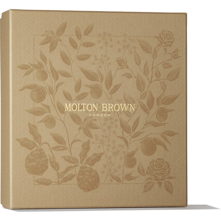 Molton Brown Orange & Bergamot Hand Care Collection 600 ml lahjasetti tyylikkäässä beige-kultaisessa rasiassa.