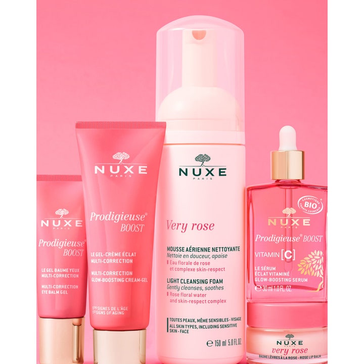 Nuxe Créme Prodigieuse Boost 40 ml kirkastava kasvovoide vaaleanpunaisessa tuubissa osana ihonhoitosarjaa