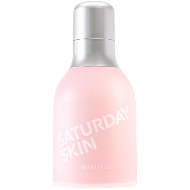Saturday Skin Probiotic Power Serum 30 ml heleyttävä kasvoseerumi vaaleanpunaisessa huurteisessa pullossa hopeakorkilla