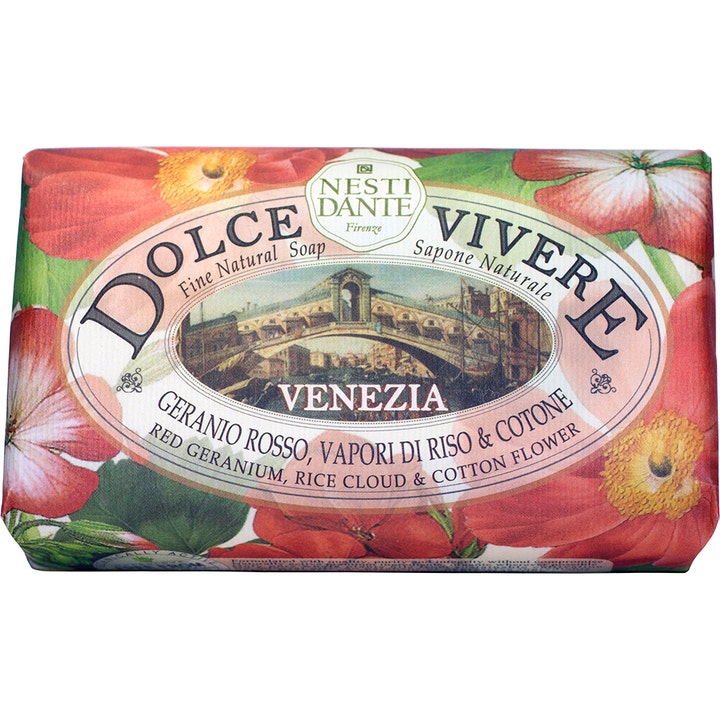 Nesti Dante Dolce Vivere Venezia 250 g palasaippua kukkakuviollisessa kääreessä puhdistaa ihon hellävaraisesti.