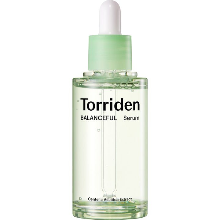 Torriden BALANCEFUL Serum rauhoittava cica-seerumi vaaleanvihreässä lasipullossa, jossa on valkoinen pipetti.