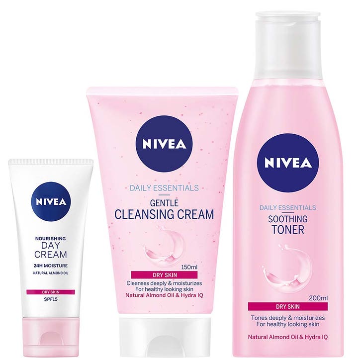 Nivea Daily Essentials ihonhoitosetti kuivalle iholle kosteuttaa manteliöljyllä vaaleanpunaisissa tuubeissa ja pullossa.