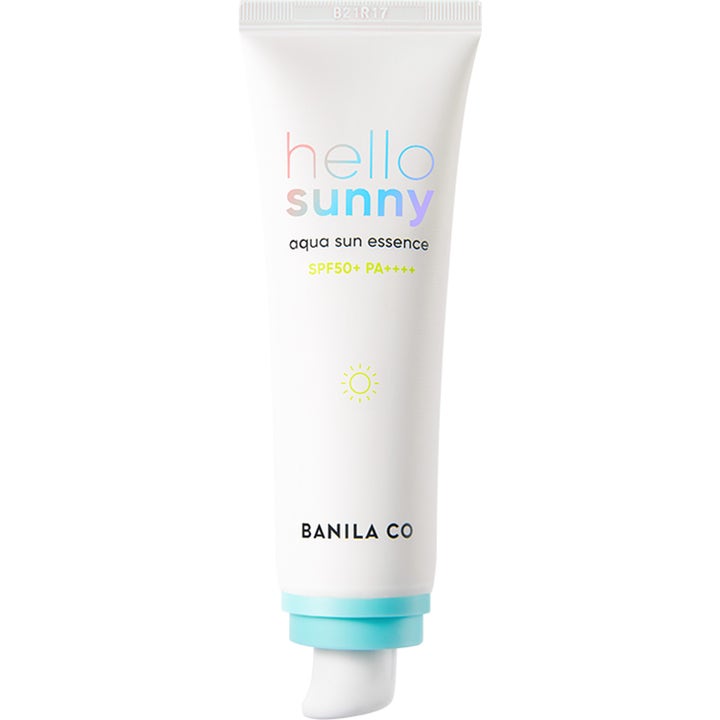 Banila Co Hello Sunny Aqua Sun Essence 50 ml kosteuttava aurinkovoide valkoisessa tuubissa