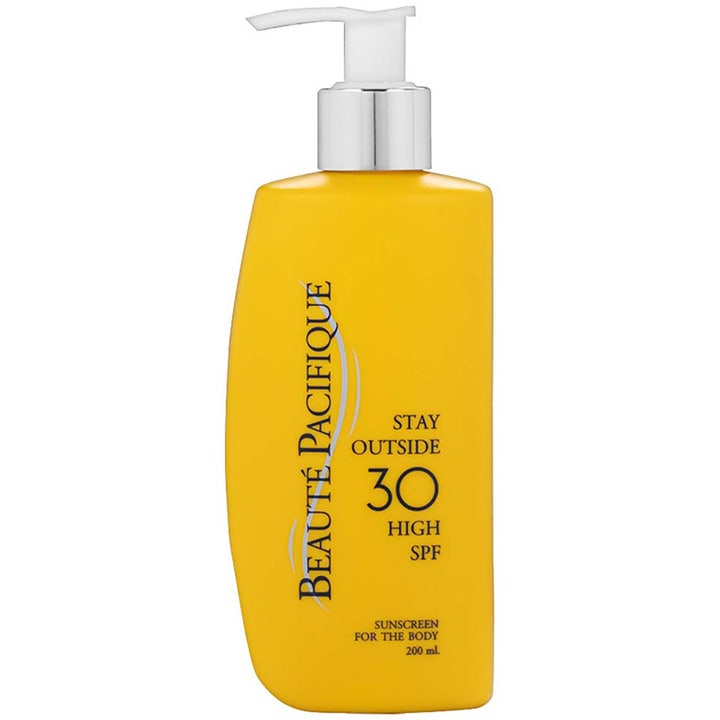 Beauté Pacifique Stay Outside 30 High SPF 200 ml aurinkovoidetta joka suojaa ihoa keltaisessa pumppupullossa
