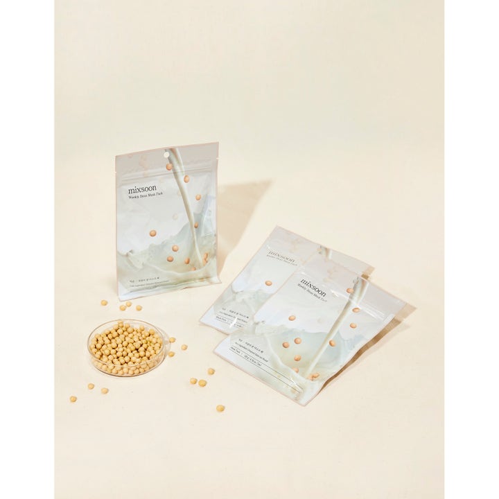 Mixsoon Weekly Bean Mask Pack 7 kpl sheet maskeja ja kulhollinen soijapapuja vaalealla taustalla.