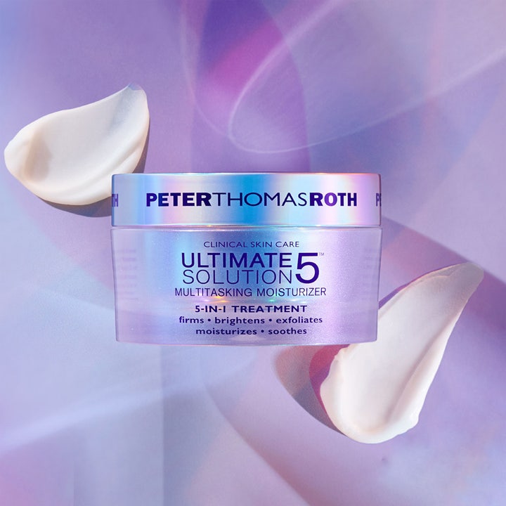 Peter Thomas Roth Ultimate Solution 5 Multitasking Moisturizer 50 ml kirkastava kasvovoide ja valkoisia voidesivelyjä