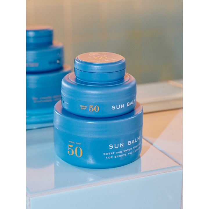 Rudolph Care Sun Balm SPF50 145 ml vedenkestävä aurinkovoide kolmessa päällekkäisessä sinisessä purkissa.