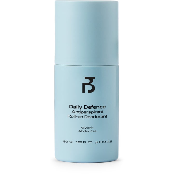 By Bangerhead Daily Defence Antiperspirant Roll-on Deodorant 50 ml on alkoholiton dödö vaaleansinisessä pullossa.