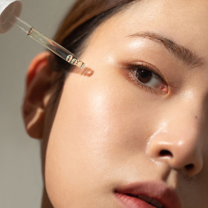 Haruharu wonder Black Rice Hyaluronic Botanical 2GF Ampoule 30 ml kosteuttava seerumi pipetillä hehkuvalle iholle.