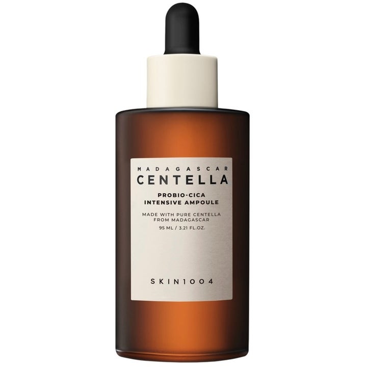 Skin1004 Madagascar Centella Probio-Cica Intensive Ampoule 95 ml rauhoittava seerumi ruskeassa pipettipullossa