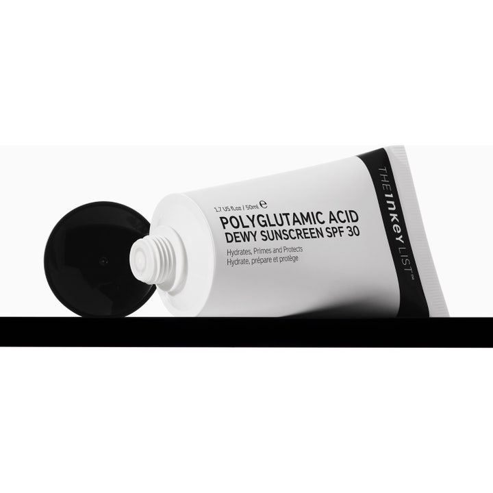 The INKEY List Polyglutamic Acid Dewy Sunscreen SPF30 50 ml suojakerroin ja pakkaus luovat hehkua.