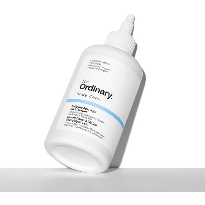 The Ordinary Salicylic Acid 0.5% Body Serum 240 ml kuoriva vartaloseerumi valkoisessa pullossa.