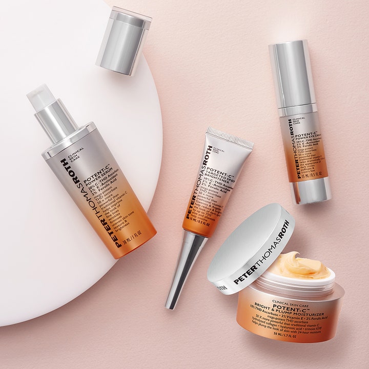 Peter Thomas Roth Potent C Power Serum 30 ml kirkastava seerumi ja muut sarjan tuotteet aseteltuna