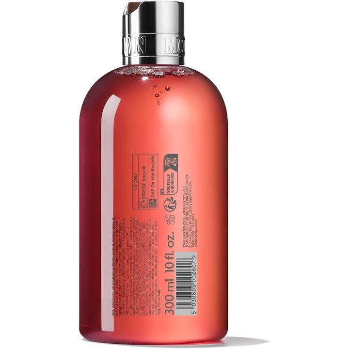 Molton Brown Heavenly Gingerlily 300 ml suihkugeeli sisältää tuoteselosteen ja on pakattu hopeakorkkiseen pulloon.