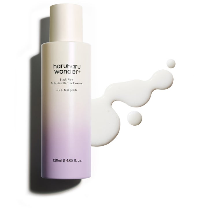 haruharu wonder Black Rice Probiotics Barrier Essence 120 ml vahvistava hoitoneste liukuväripullossa ja valkoinen tekstuuri.