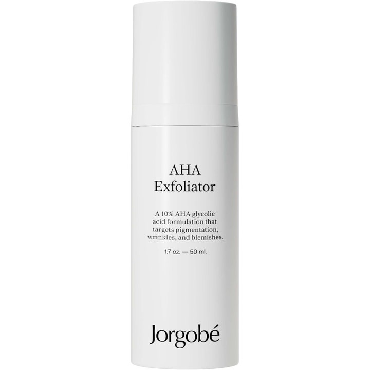 Jorgobé AHA Exfoliator 50 ml kuoriva kasvovesi valkoisessa sylinterinmuotoisessa pumppupullossa.