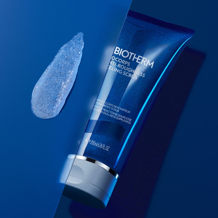 Biotherm Biocorps Body Scrub 200 ml pehmentävä vartalokuorinta sinisessä tuubissa ja rakeinen geelikoostumus