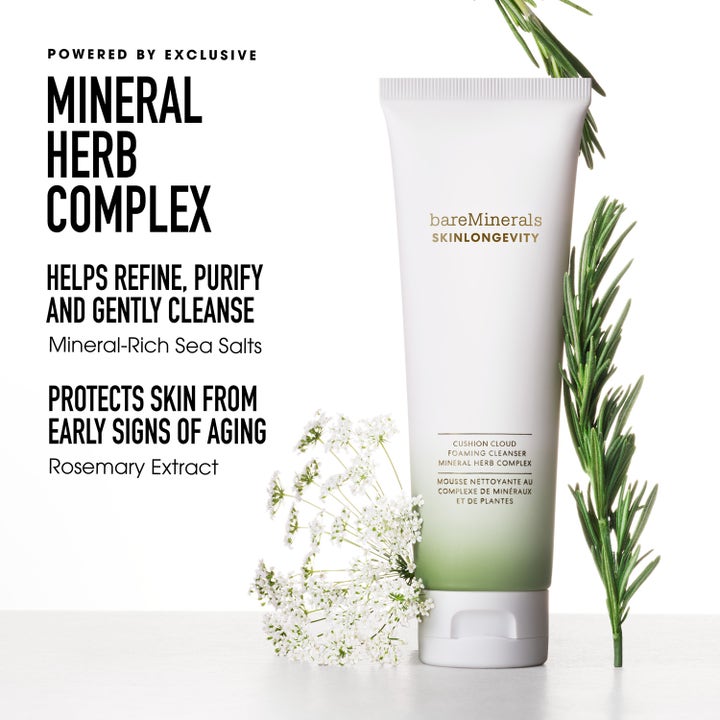 bareMinerals Skinlongevity Plush Gentle Foaming Cleanser 120 ml puhdistusvaahto puhdistaa ja suojaa ihoa rosmariinilla