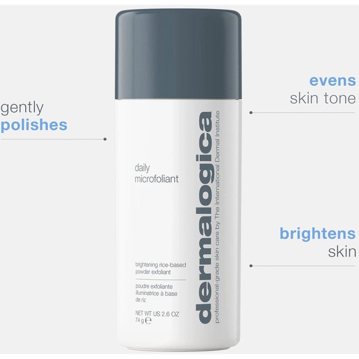 Dermalogica Daily Microfoliant 74 g kuorinta kirkastaa ihoa ja tasoittaa sen sävyä valkoisessa purkissa.