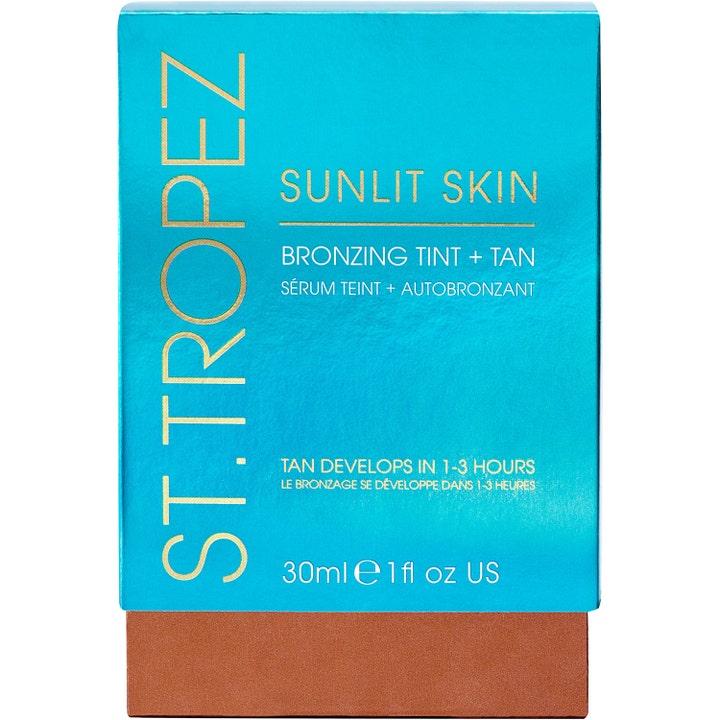 St.Tropez Self Tan Express Sunlit Skin 30 ml hehkua antava itseruskettava turkoosissa ja kullanvärisessä pakkauksessa.