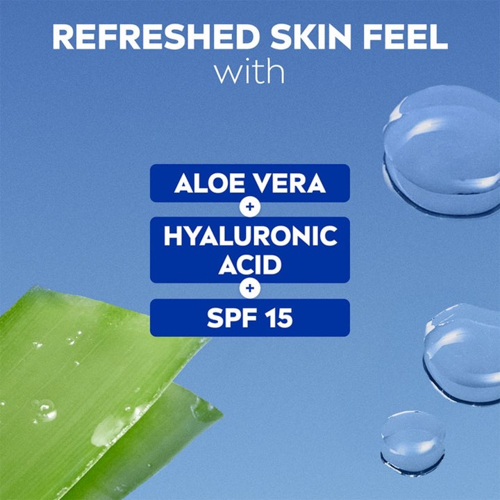 NIVEA Refreshing Day Cream 50 ml kosteuttava päivävoide aloe veraa ja hyaluronihappoa SPF 15 sinisellä pohjalla