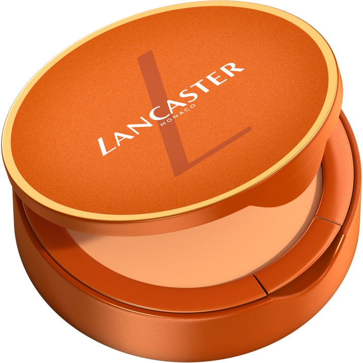 Lancaster Infinite Bronze 9 g aurinkopuuteri tuo iholle tervettä hehkua tyylikkäässä oranssissa rasiassa.