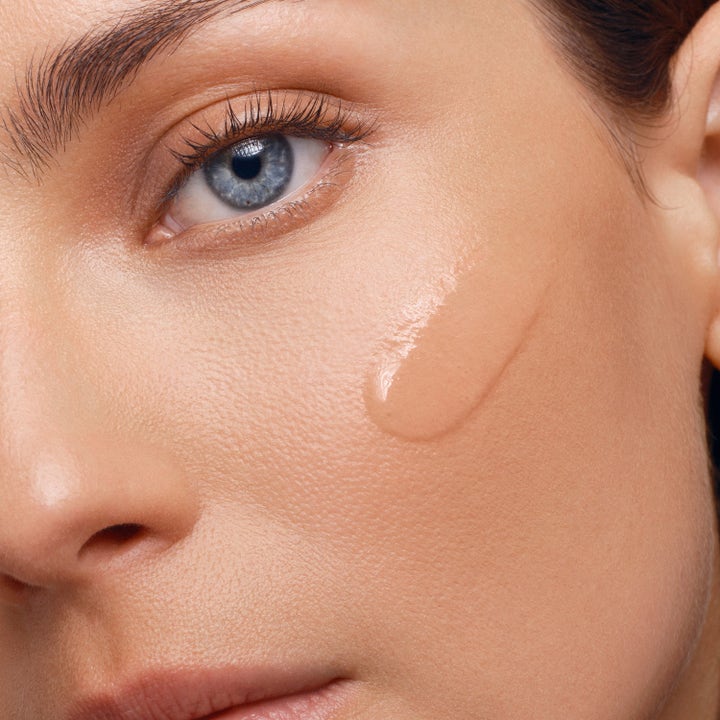 Biotherm Aquasource+ Electrolyte Dewy Gel 100H 30 ml kosteuttava kasvovoide ja läpinäkyvä geelimäinen tekstuuri iholla