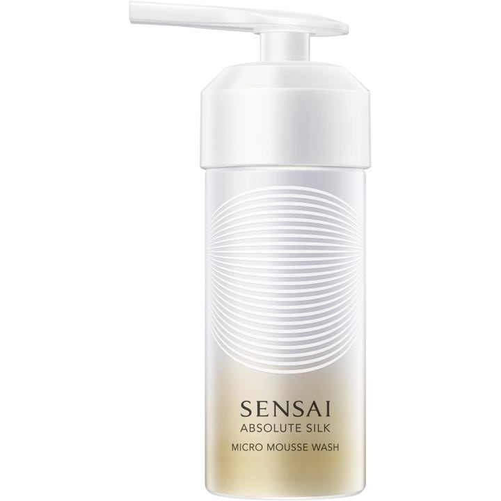 Sensai Absolute Silk Micro Mousse Wash puhdistusvaahto valkoisessa pumppupullossa kultaisella hohdolla.