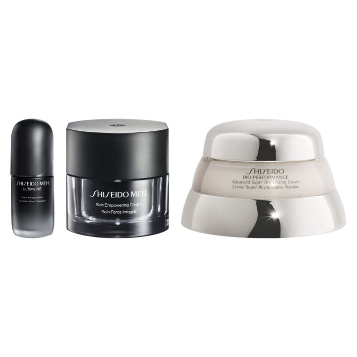 Shiseido Men ja Bio-Performance elvyttävä ihonhoitosetti tyylikkäissä mustissa ja hopeisissa pakkauksissa.
