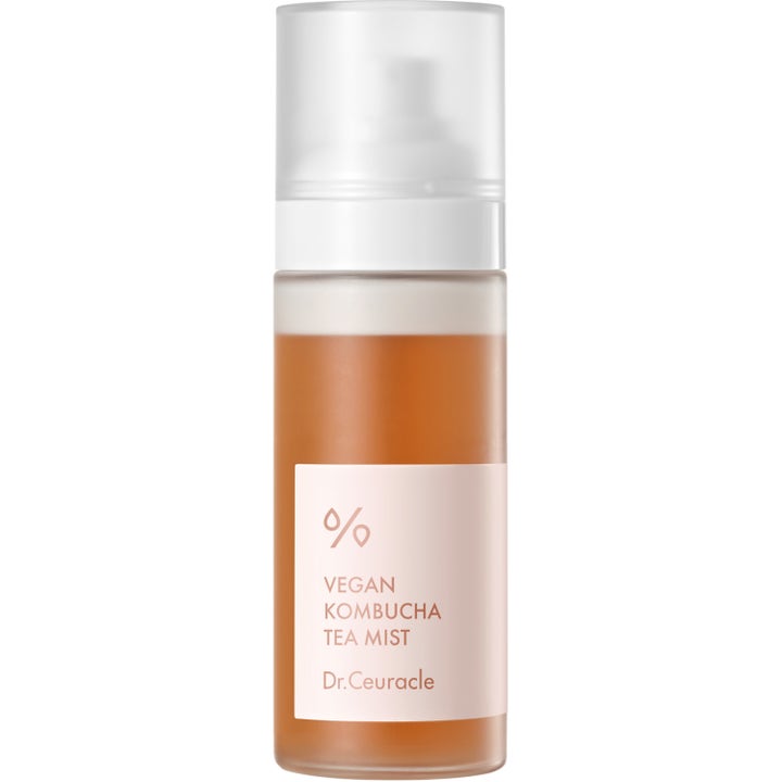 Dr. Ceuracle Vegan Kombucha Tea Mist 100 ml kosteuttava kasvosuihke huurteisessa pullossa jossa on meripihkan sävyinen neste.