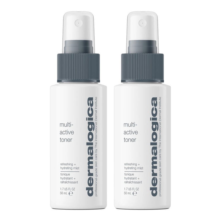 Dermalogica Multi-Active Toner 50 ml virkistävä ja kosteuttava kasvosuihke kaksi valkoista pulloa harmailla korkeilla