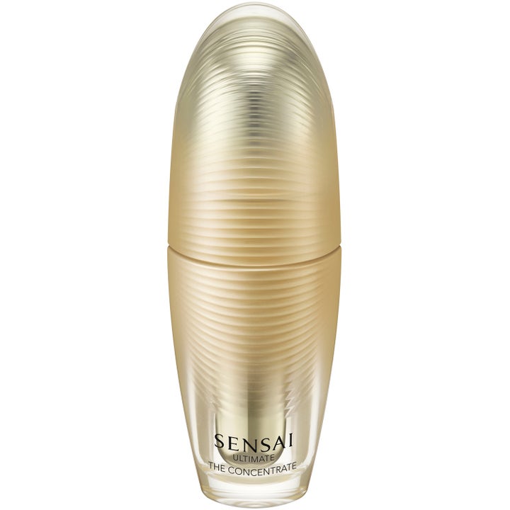 Sensai Ultimate The Concentrate 30 ml elvyttävä anti-age seerumi kullanhohtoisessa uurrekuvioidussa pullossa