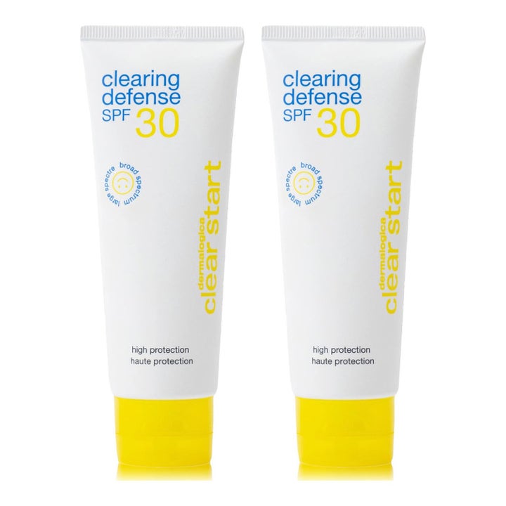 Dermalogica Clear Start Clearing Defense SPF 30 aurinkosuoja epäpuhtauksille kaksi valkoista tuubia keltaisella korkilla.