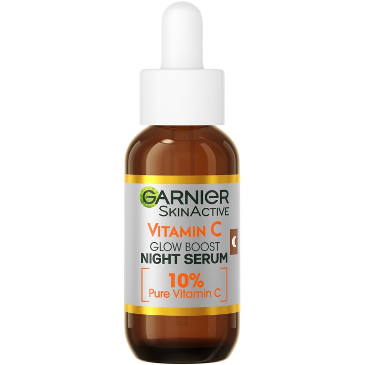 Garnier SkinActive Vitamin C Glow Boost Night Serum heleyttävä yöseerumi ruskeassa lasipullossa valkoisella pipetillä.