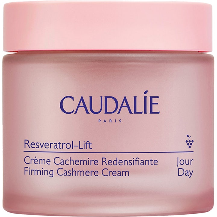 Caudalie Resveratrol-Lift Firming Cashmere Cream kiinteyttävä päivävoide vaaleanpunaisessa huurteisessa lasipurkissa