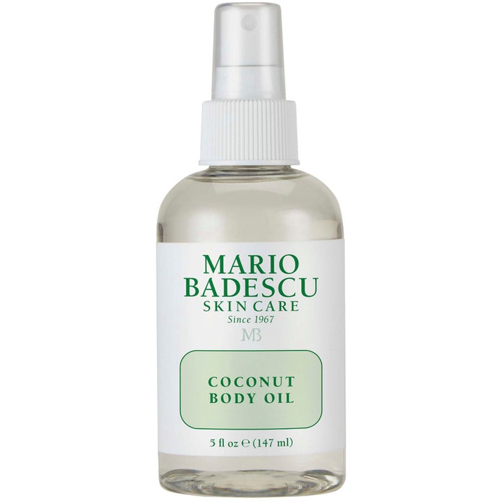 Mario Badescu Coconut Body Oil 147 ml kosteuttava vartaloöljy kirkkaassa suihkepullossa pehmentää ihoa.