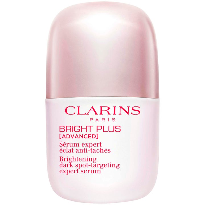 Clarins Bright Plus Advanced kirkastava seerumi pigmenttiläiskille pyöreässä pullossa jossa on vaaleanpunainen metallikorkki.
