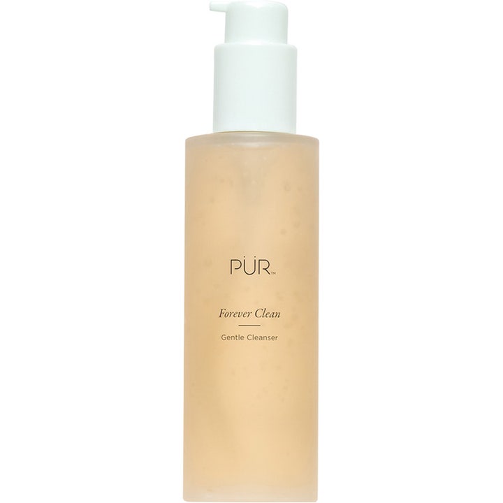 PÜR Forever Clean Gentle Cleanser 120 ml hellävarainen puhdistustuote huurteisessa pullossa valkoisella pumpulla.