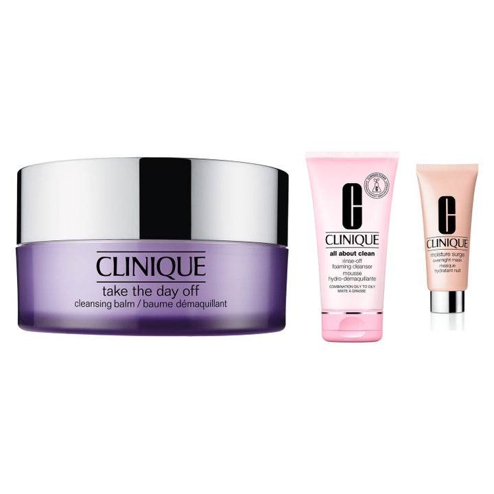 Clinique Take The Day Off 3-osainen setti puhdistaa ja kosteuttaa violetissa purkissa ja vaaleanpunaisissa tuubeissa.