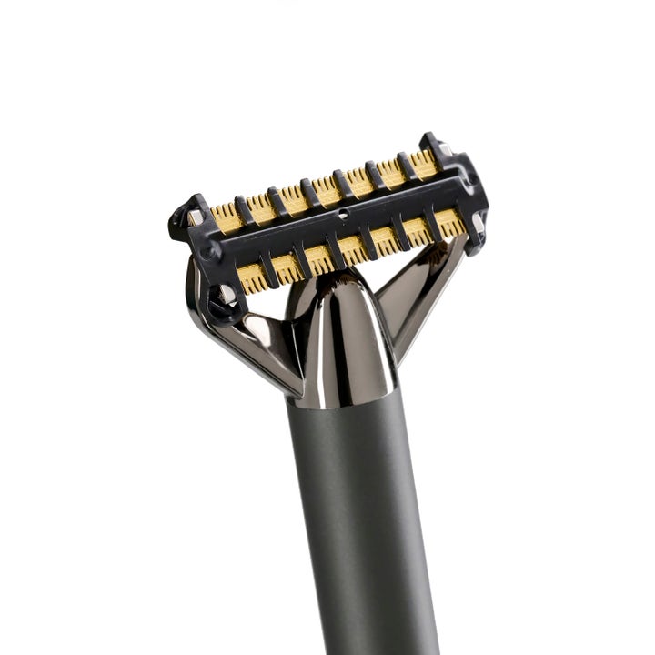 BaByliss Super X Metal X Blade 1 kpl parranajokone jossa on musta metallinen runko ja kultaiset leikkuuterät