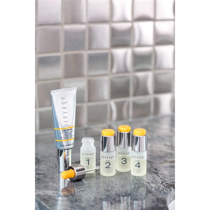 Elizabeth Arden Prevage Progressive Renewal Treatment 4x10ml uudistava seerumi neljässä numeroidussa lasipullossa.