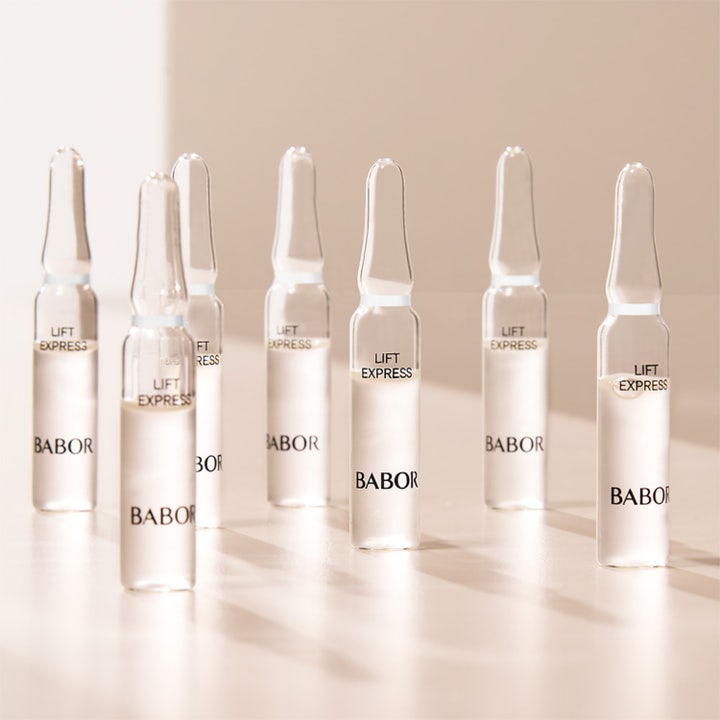 Babor Ampoule Lift Express 14 ml kiinteyttävä seerumi kirkkaissa lasiampulleissa antaa iholle kohotetun ilmeen.