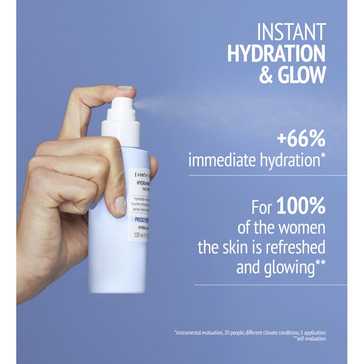 Comfort Zone Hydramemory Face Mist 100 ml kosteuttava kasvosuihke kädessä suihkutettuna ja teksti Instant hydration & glow