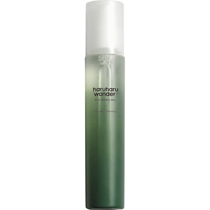 Haruharu Wonder Black Bamboo Mist 80 ml kosteuttava kasvosuihke vihreässä liukuvärjätyssä pullossa valkoisella korkilla.