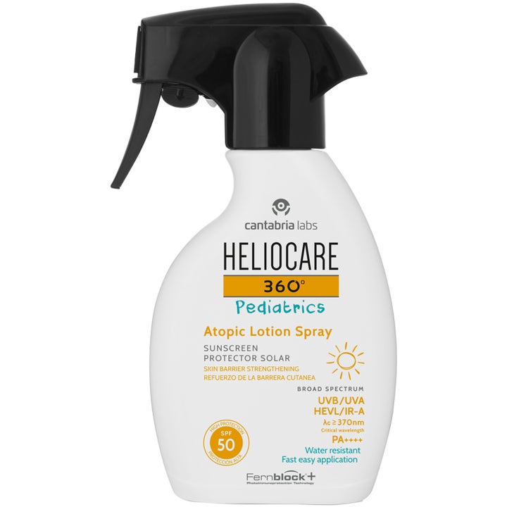 Heliocare 360 Pediatrics Atopic Lotion Spray 250 ml aurinkosuoja valkoisessa suihkepullossa mustalla pumpulla.