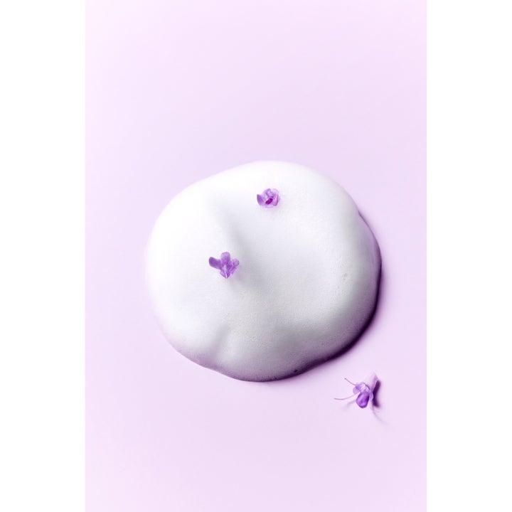 Some By Mi Retinol Bakuchiol Bubble Toner 100 ml silottava kasvovesi valkoisena vaahtotekstuurina kukkien kanssa